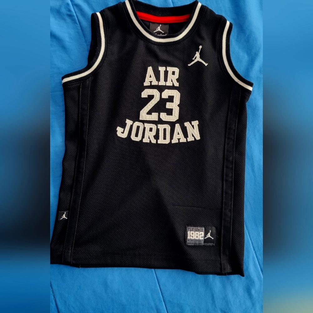 Jordan 23 jersey (youth medium)